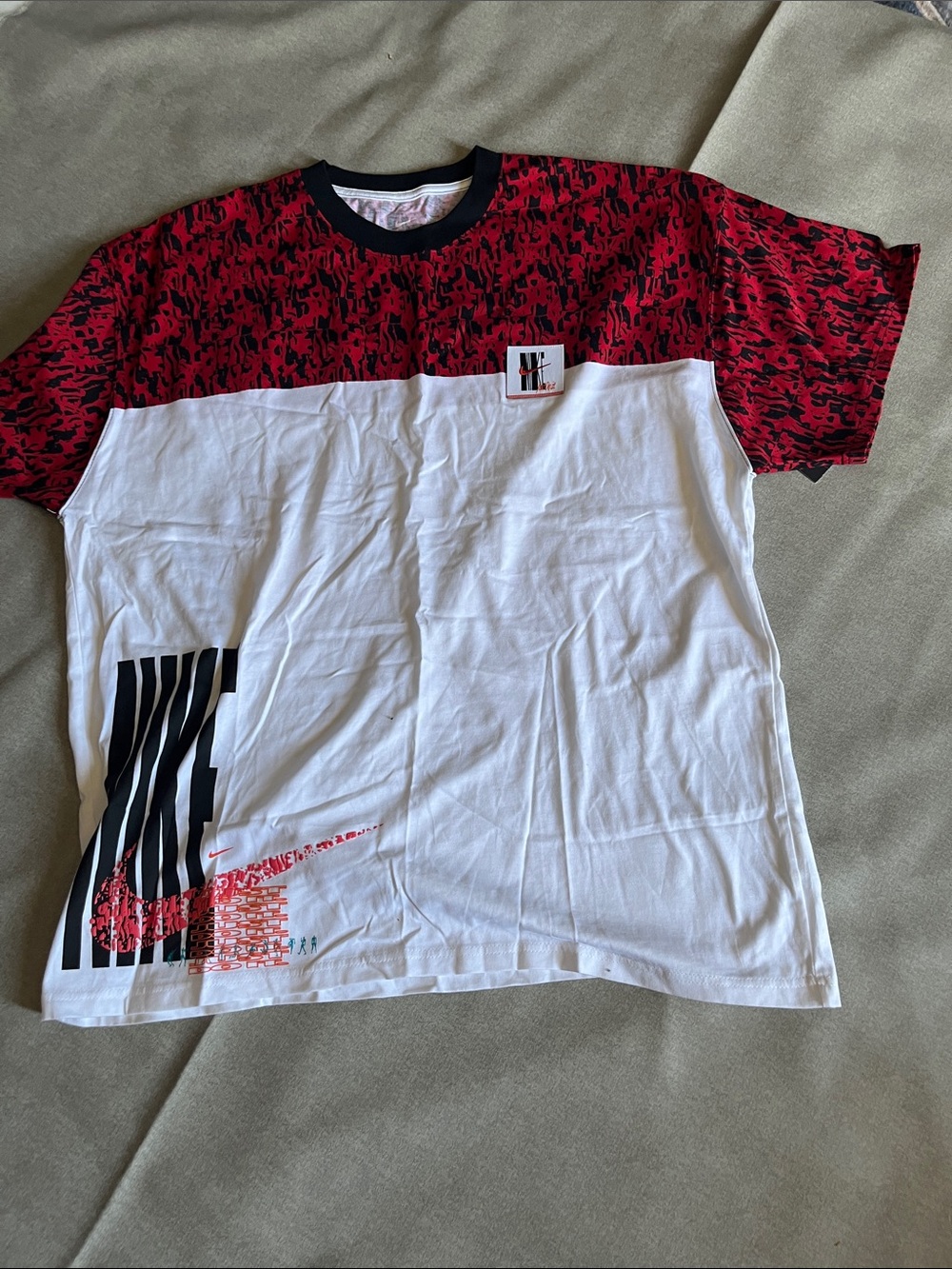 Nike Men’s Red & White Graphic Athletic Shirt